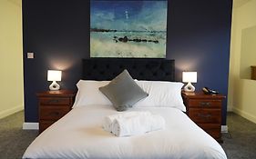 8 Double Beds In A 5 Bedroom House, Pets Welcome
